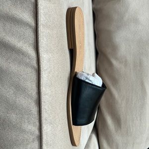 Black and beige Saks 5th Ave shoes! Never worn and still in the box! SIZE 7